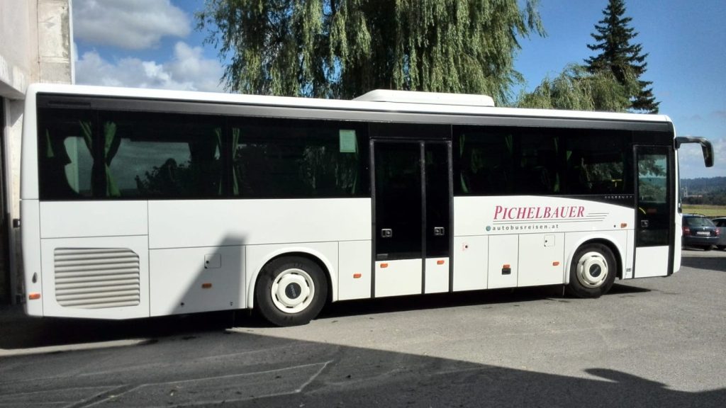 Ausflugs-und-Linienbus-mit-38-Sitzplaetzen